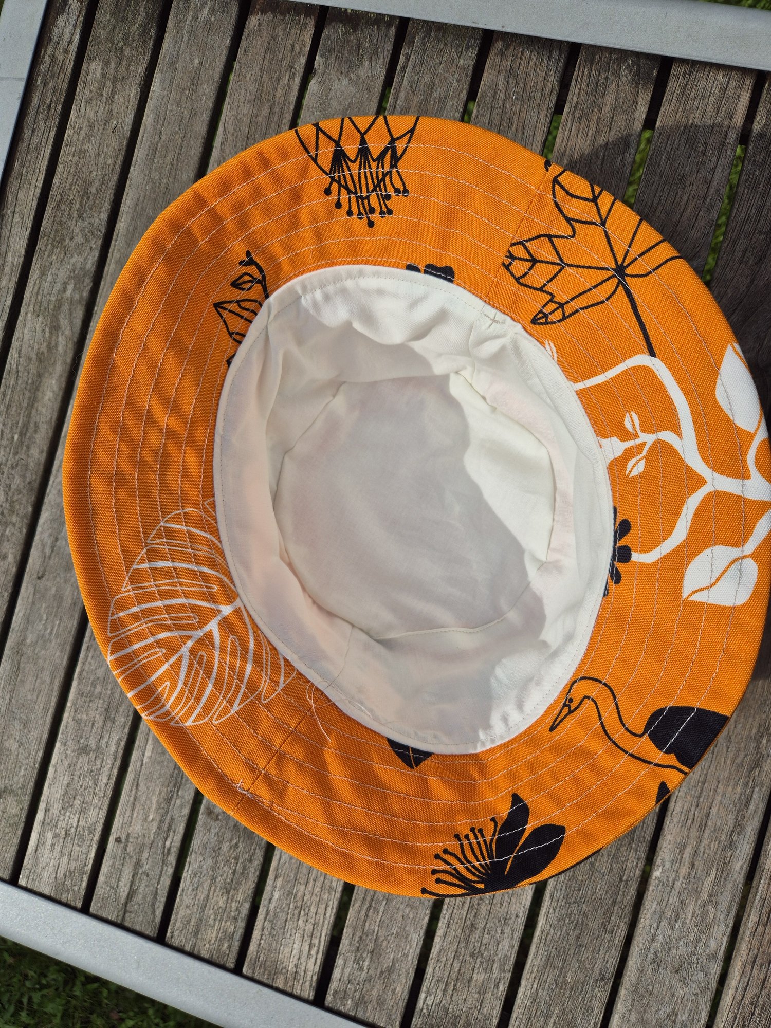 Bøllehat med fugle